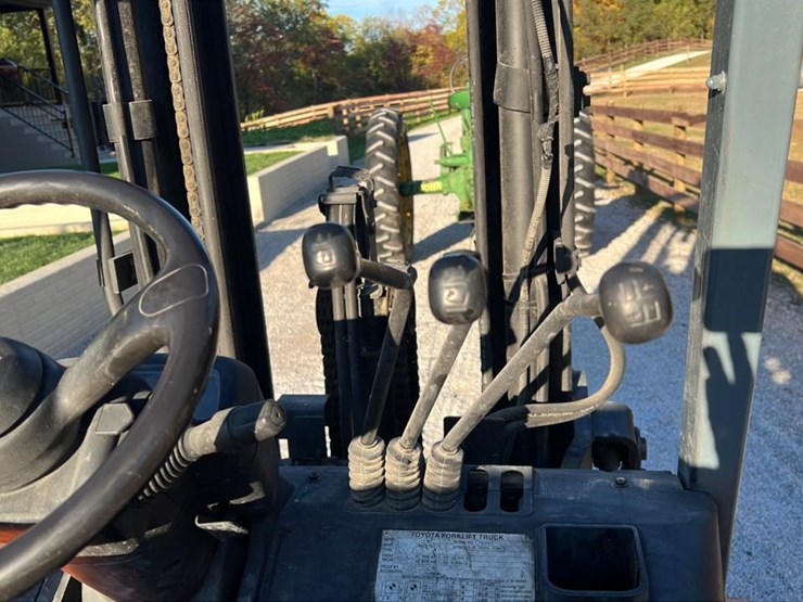 2005-toyota-7fgu25-image-11