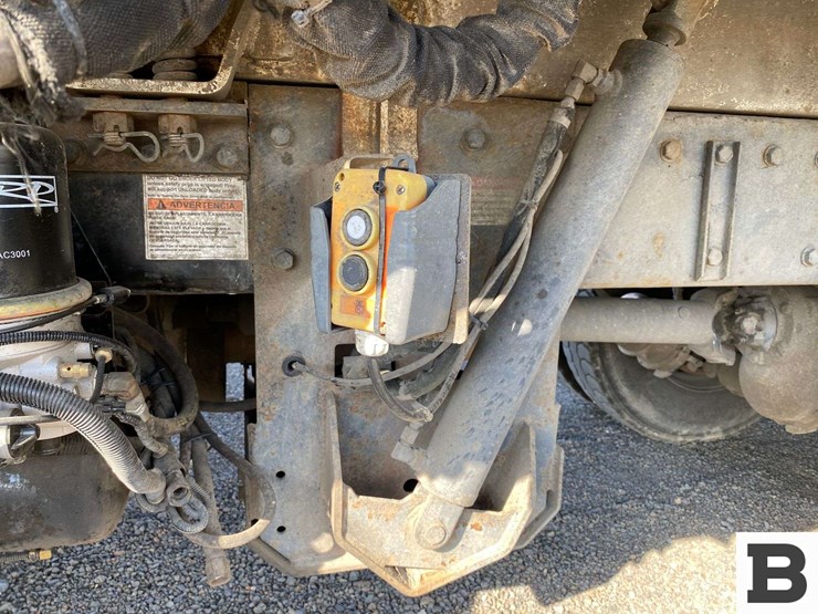 2006-peterbilt-320-image-19