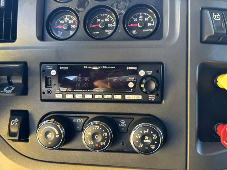 2023-peterbilt-579-image-46