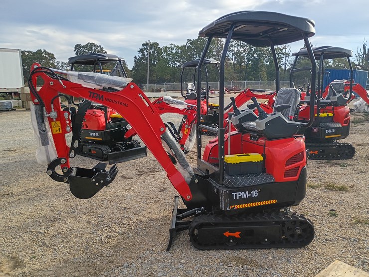 #l57-004-•-2025-tpm-16-mini-excavator-(gasoline)-image-1