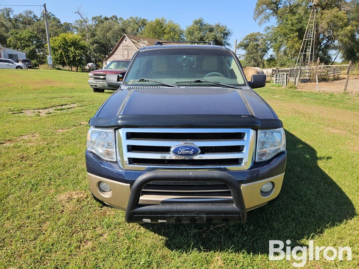 2014-ford-expedition-xlt-image-2