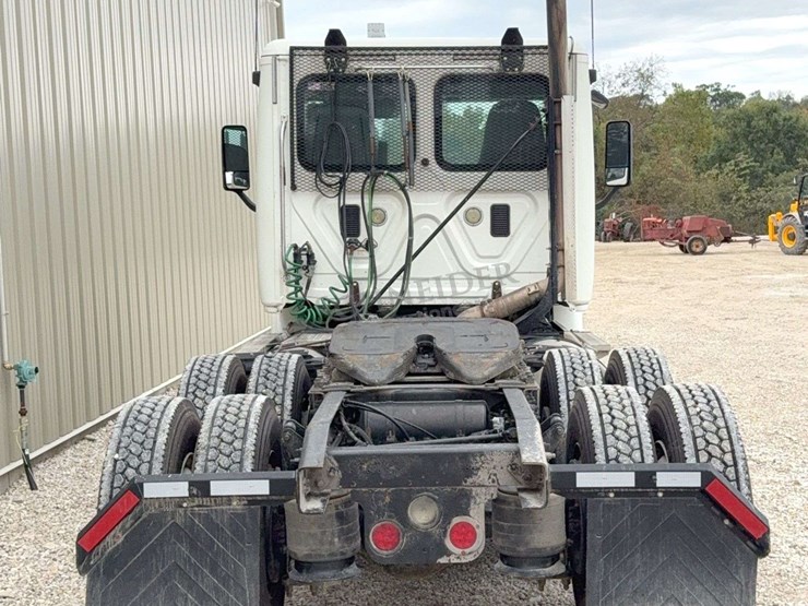2012-freightliner-cascadia-113-image-7