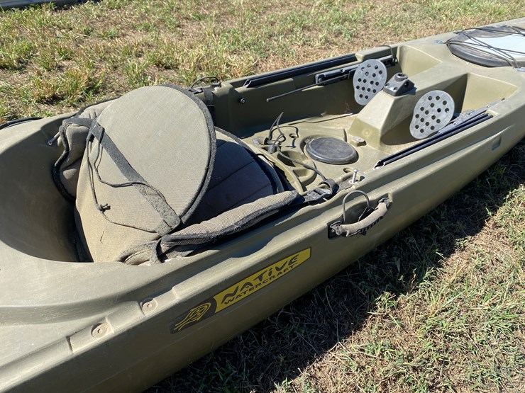 #70-•-#178-•-manta-ray-14-foot-kayak-with-paddle-and-dolly-image-9