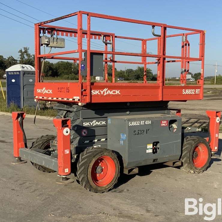 2018 SKYJACK SJ6832RT