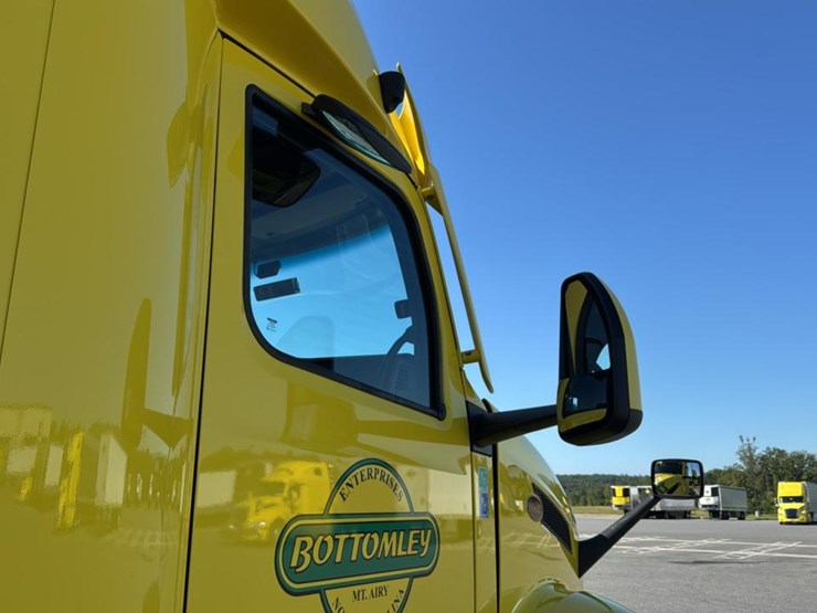 2023-peterbilt-579-image-26