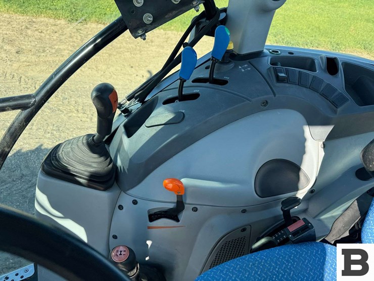 2014-new-holland-t4.105-image-59