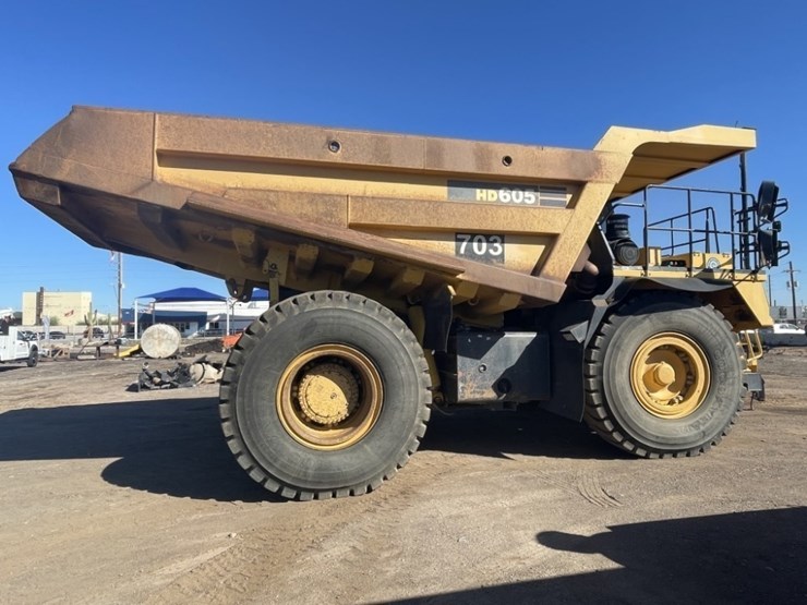 2015-komatsu-hd605-7e0-image-6