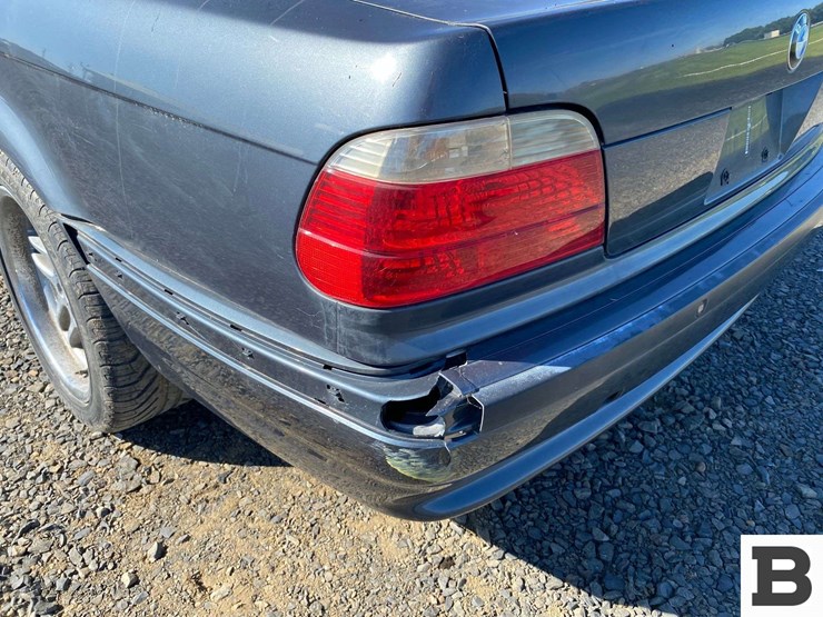 2001-bmw-740-sedan-image-16
