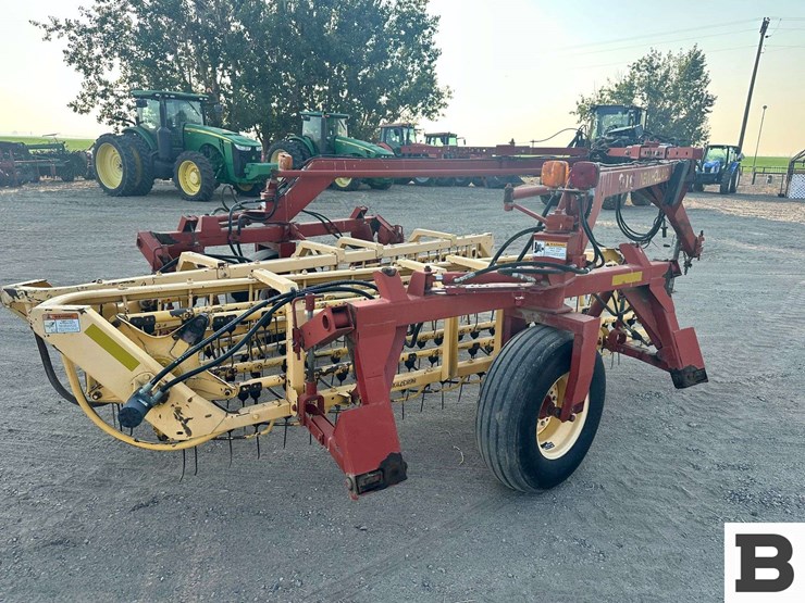 new-holland-216-image-5