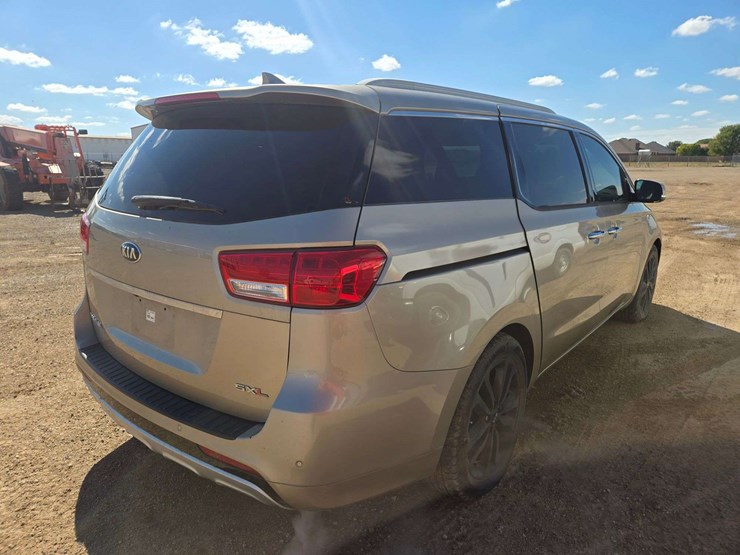 2015-kia-sedona-image-3