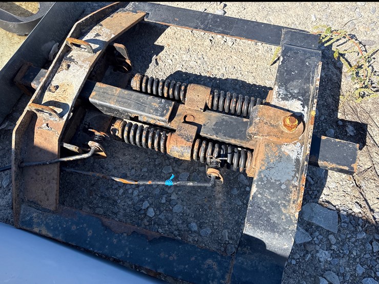 #27967-•-lot-of-chain,-receiver-hitch-&-miscellaneous-image-6