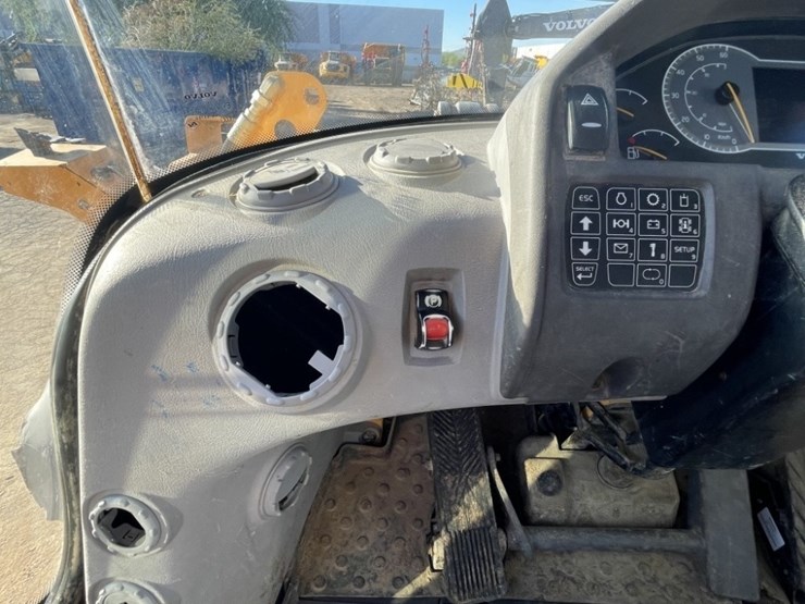 2020-volvo-l70h-image-30