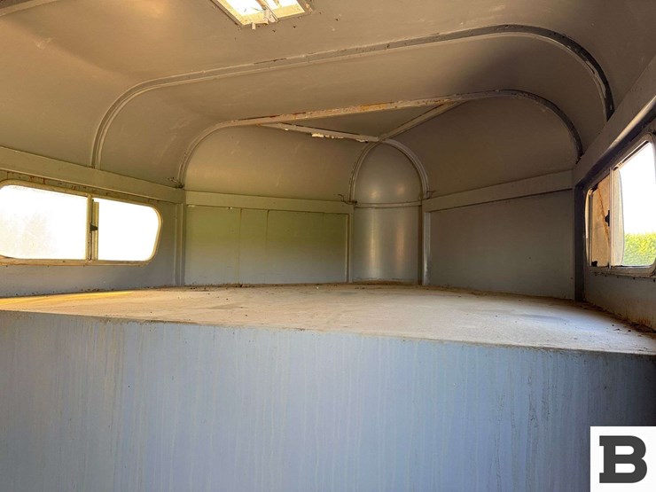 1991-american-trailers-&-saddle-gooseneck-horse-trailer-image-32