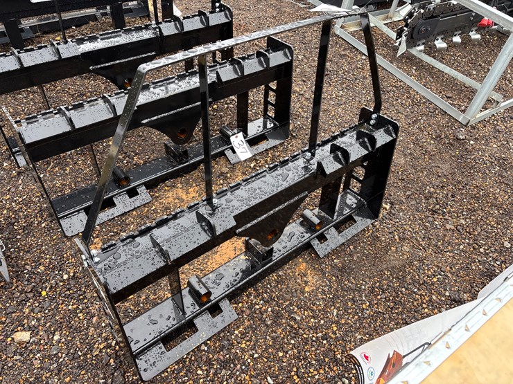 #36-•-skid-steer-pallet-fork/hay-spear-frame-image-1