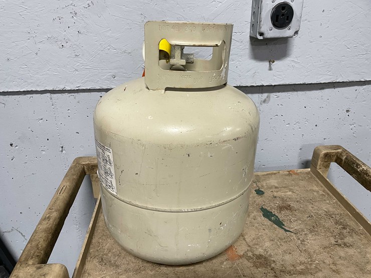 #8614-•-propane-tank-(cw)-image-4