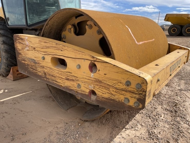 2014-volvo-sd160-vibratory-roller-image-12