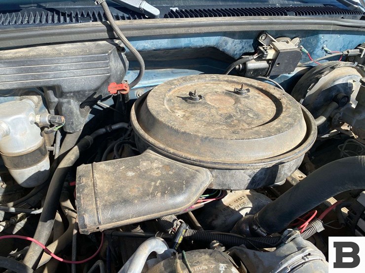 1993-gmc-suburban-image-37