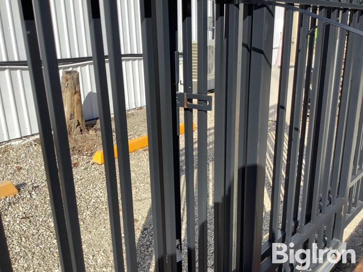 bi-fold-steel-gates-image-10