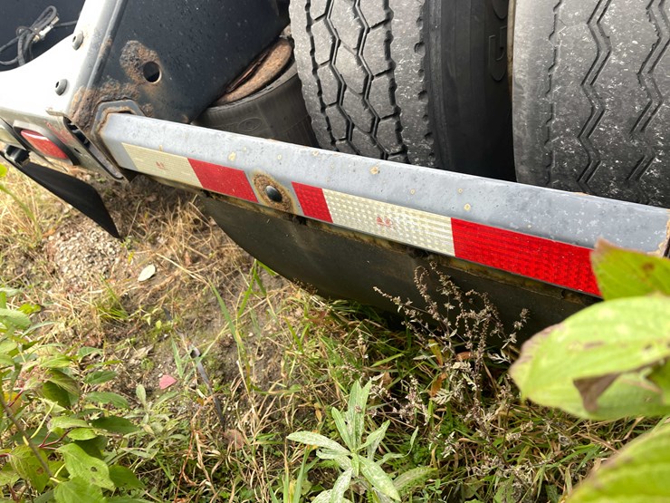 #1372-•-2014-volvo-sleeper-semi-(has-wi-title)-(of)-image-34