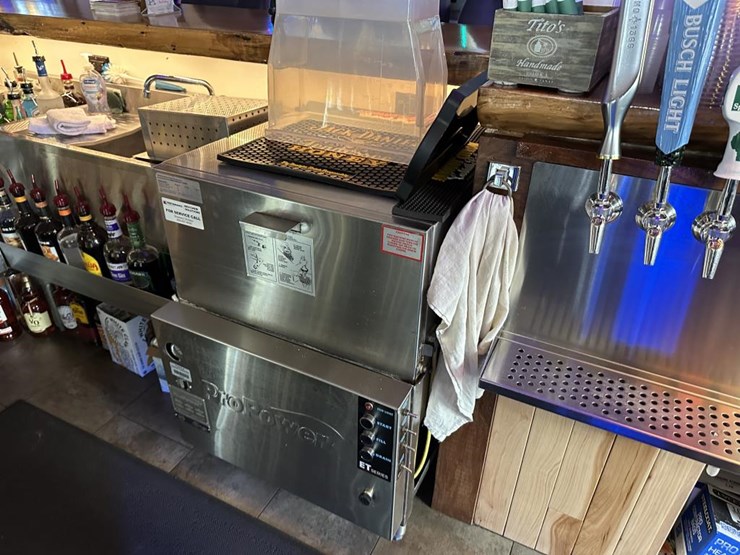 #100-•-waterfront-pub-with-4-bed/2-bath-apartment-image-37