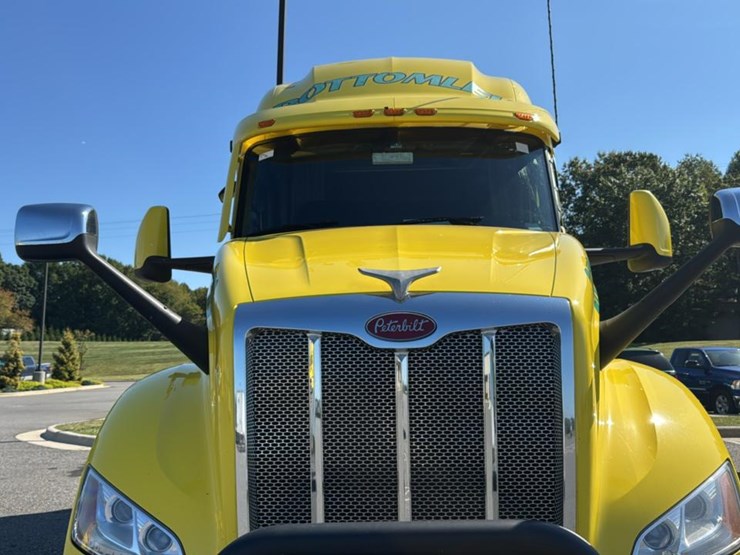 2023-peterbilt-579-image-28