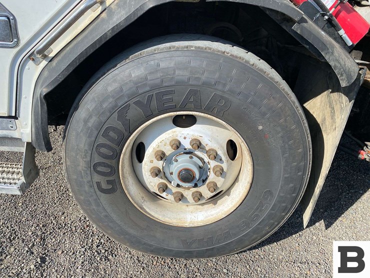 2006-peterbilt-320-image-11