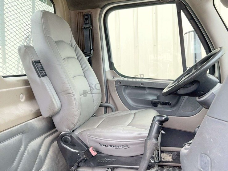 2012-freightliner-cascadia-113-image-61