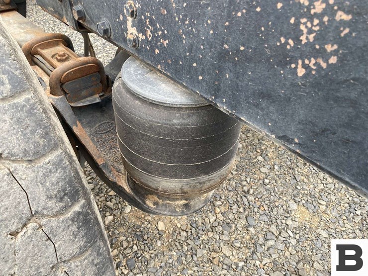 2003-peterbilt-330-image-15