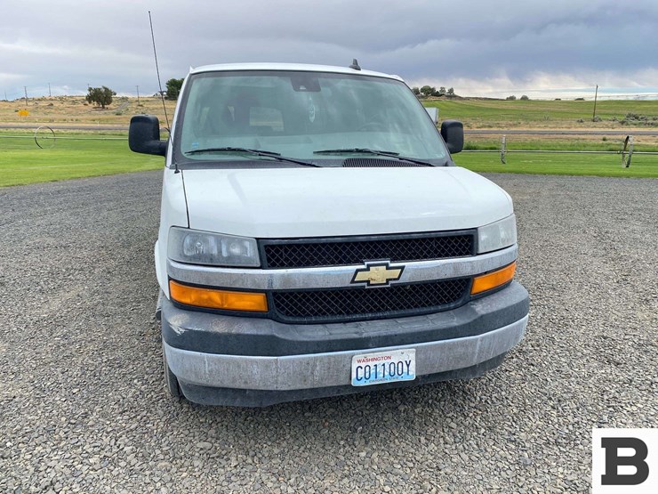 2019-chevrolet-express-3500-image-8