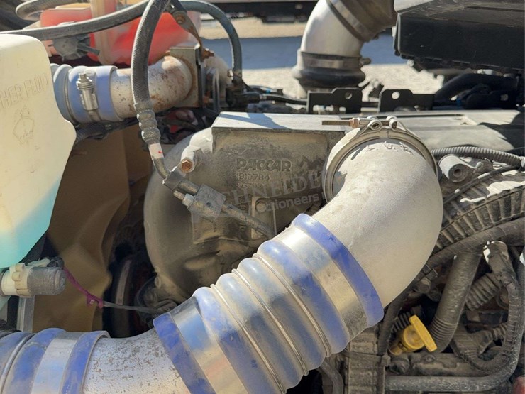 2017-peterbilt-579-image-51