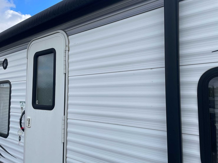 #1378-•-2015-salem-cruise-lite-camper-(no-title)-(of)-image-18