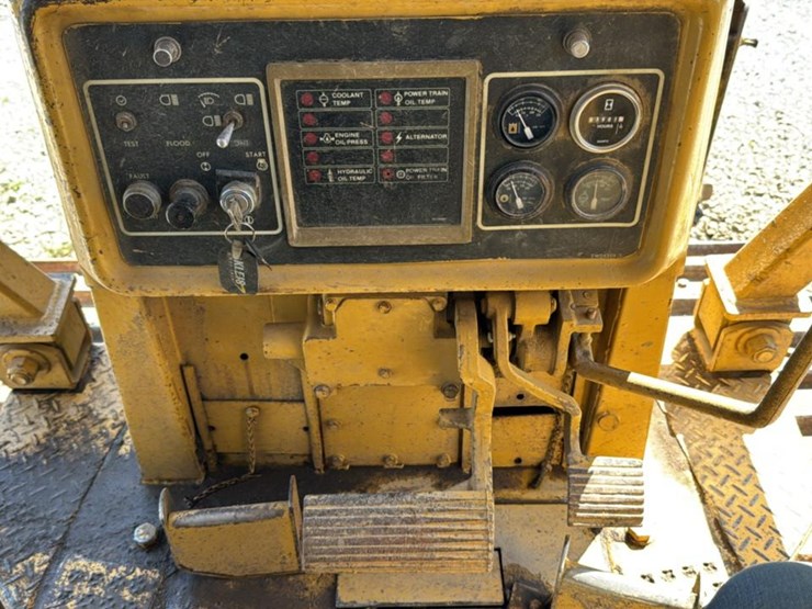 caterpillar-d4h-image-12