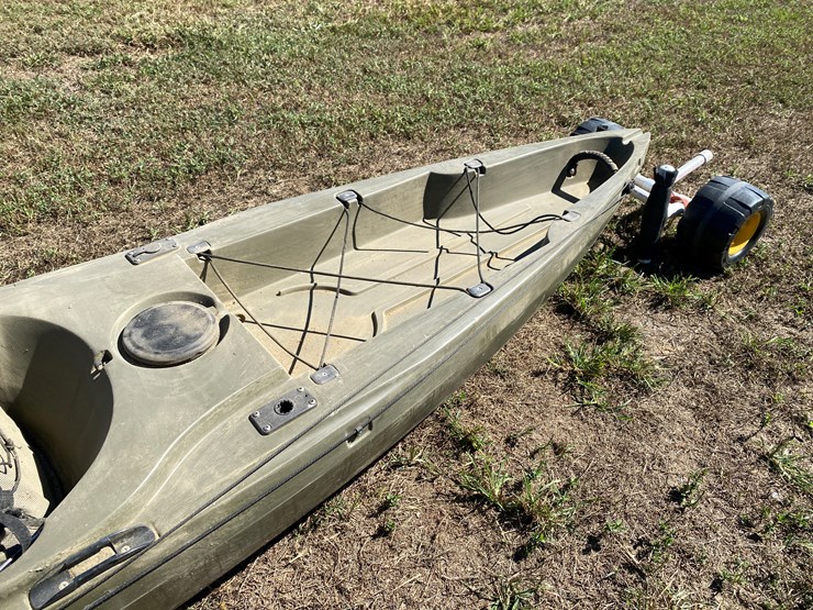 #70-•-#178-•-manta-ray-14-foot-kayak-with-paddle-and-dolly-image-5