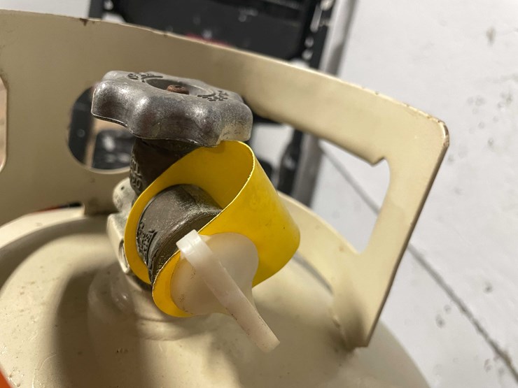 #8614-•-propane-tank-(cw)-image-13