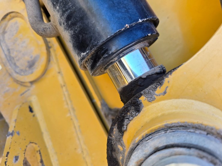 caterpillar-415f2-il-image-48