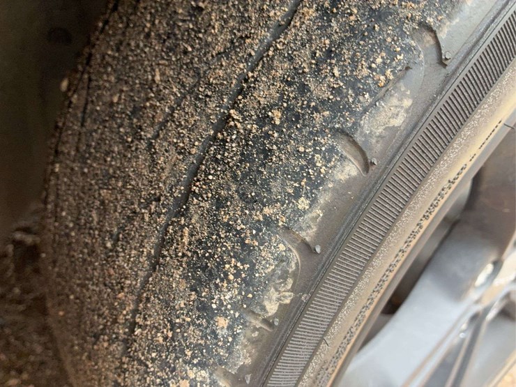 2012-chrysler-300-c-sedan-4d-image-36