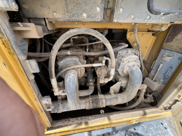 2018-deere-670g-lc-image-41