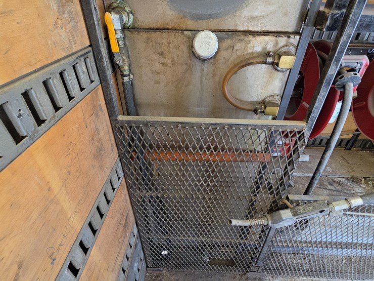 #22329-•-2014-freightliner-m2-106-box-truck-image-105