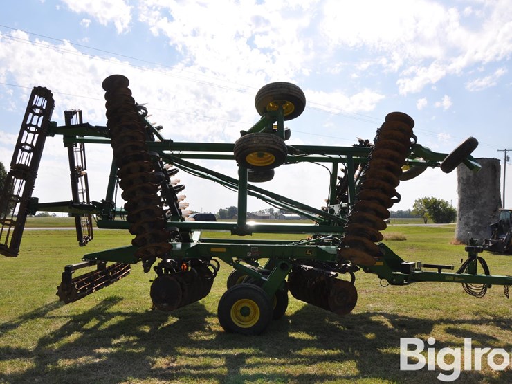 2015-john-deere-2623vt-image-4