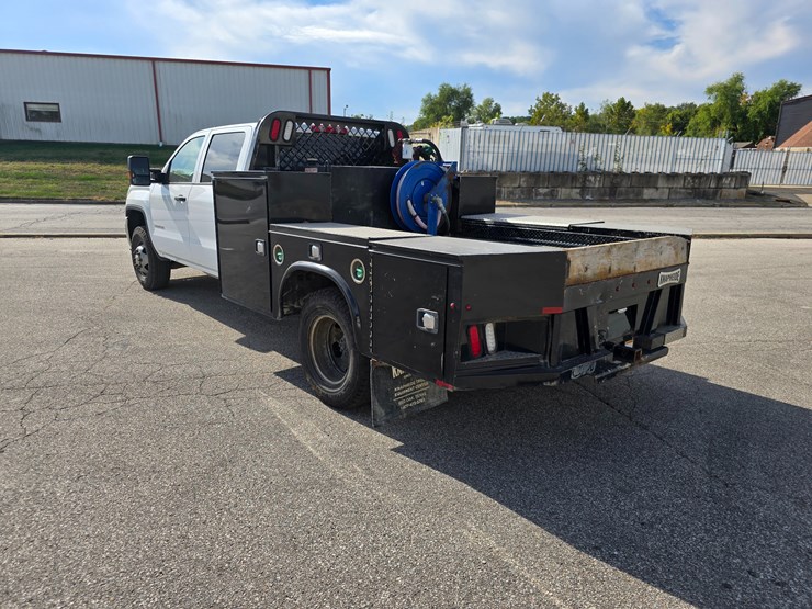 2017-gmc-sierra-3500-image-12