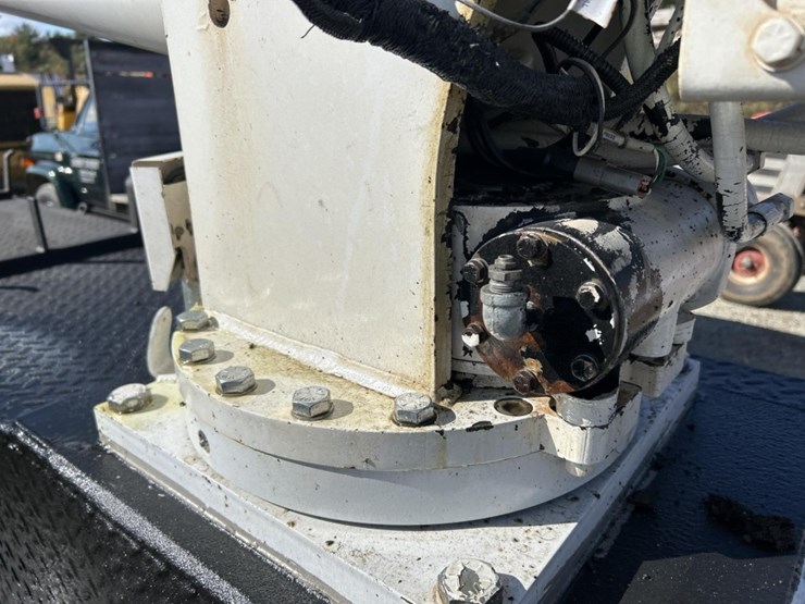 2017-peterbilt-337-image-41