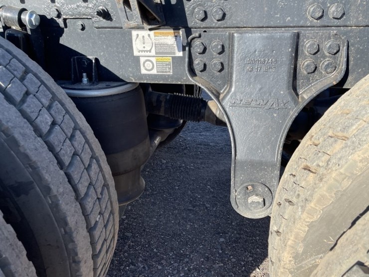 2018-peterbilt-367-image-12