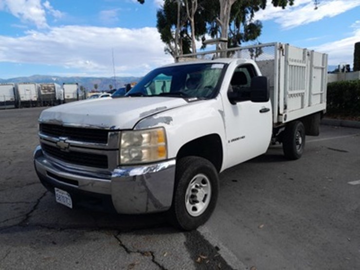 2009-chevrolet-silverado-2500hd-image-2