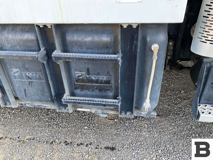 2017-mack-granite-gu713-image-63