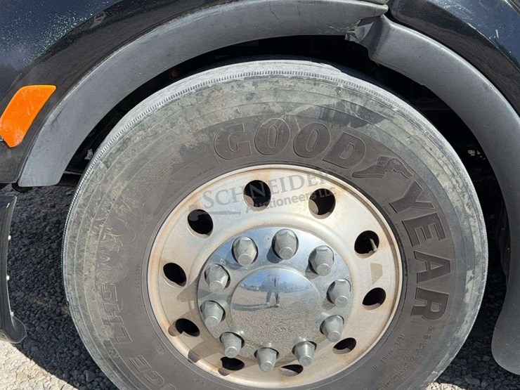 2017-peterbilt-579-image-84