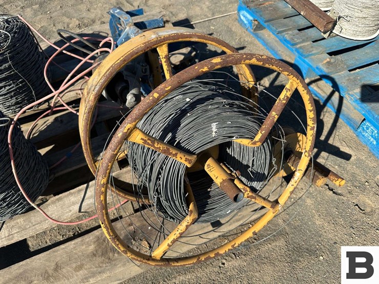 wire-fence-roller,-barb-wire-image-7