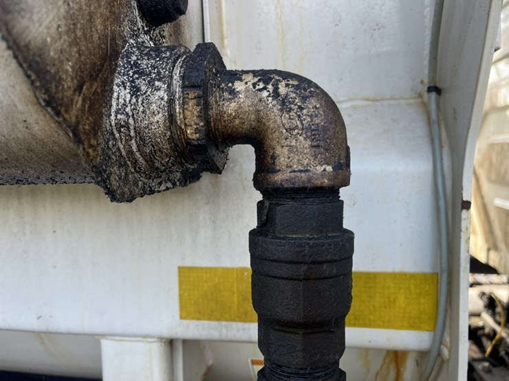 2011-international-7600-image-66