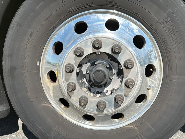 2023-peterbilt-579-image-29