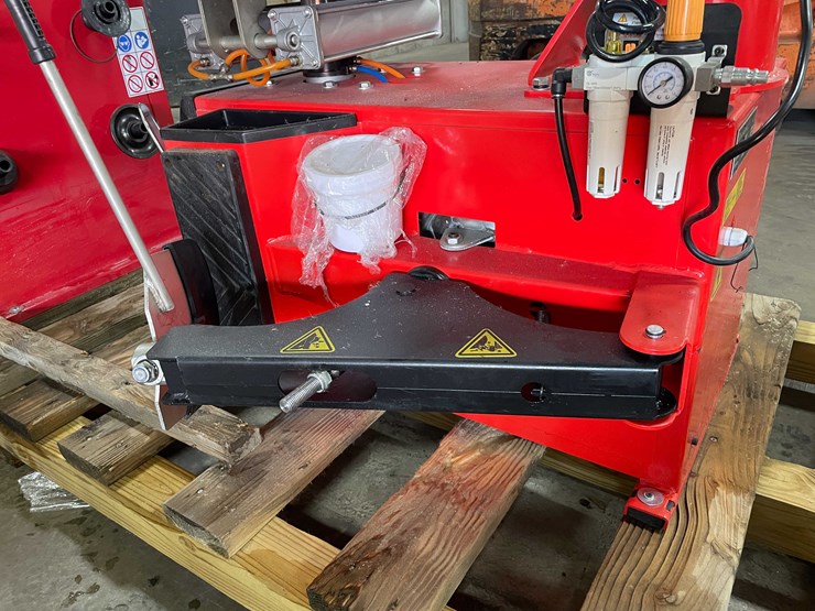 #8524-•-tire-changer-(e)-image-53