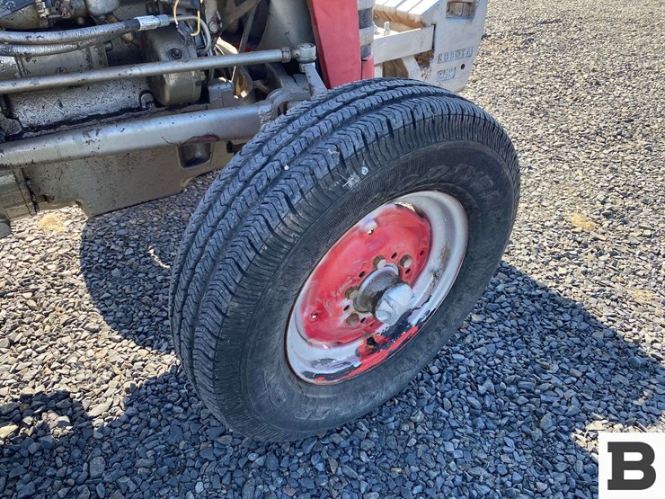 1971-massey-ferguson-135-image-28